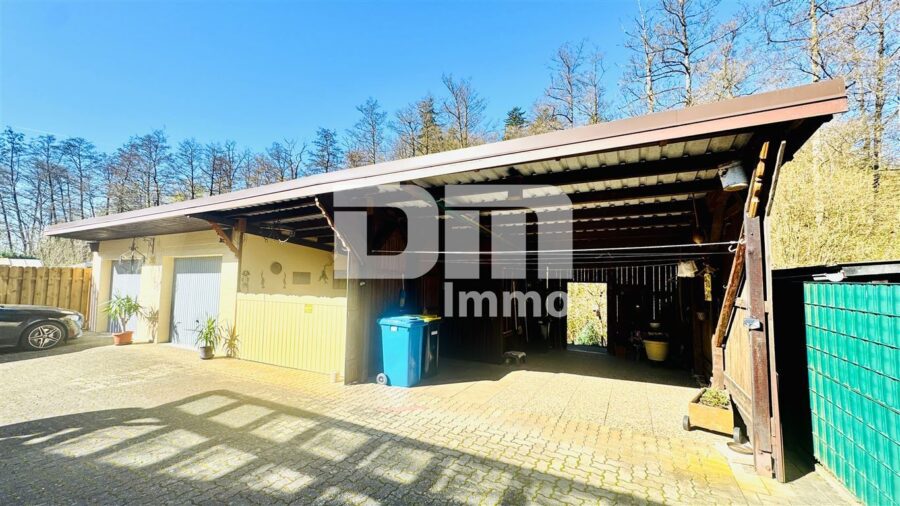 Modernisierte DHH mit Doppelgarage und 2x Carport in Traumlage inkl. Bachlauf - 2x Garage / 2x Carport
